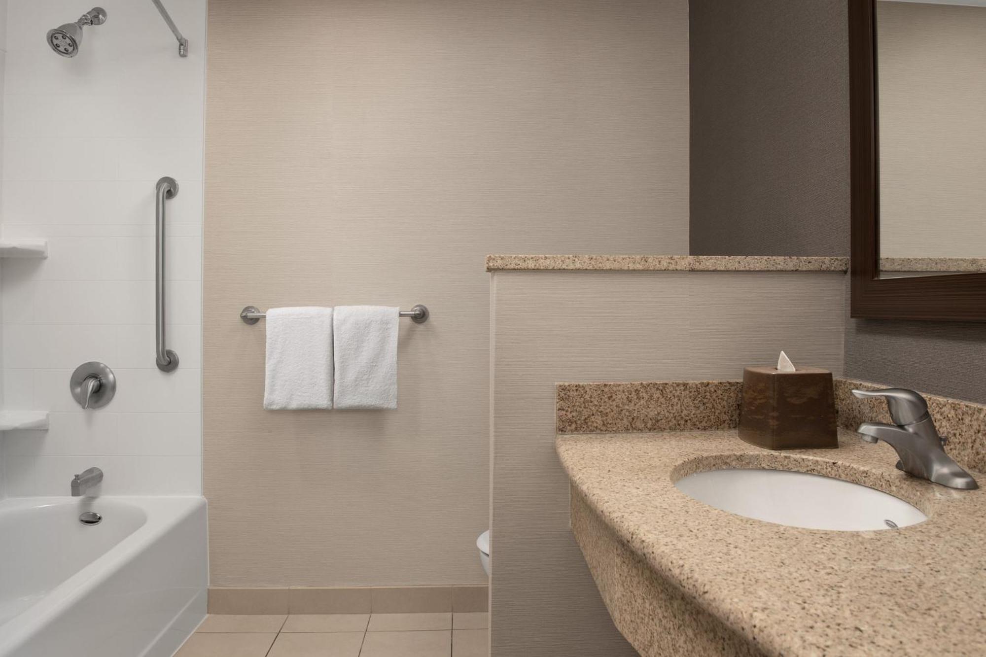 Hotel Courtyard By Marriott Syracuse Downtown At Armory Square Extérieur photo