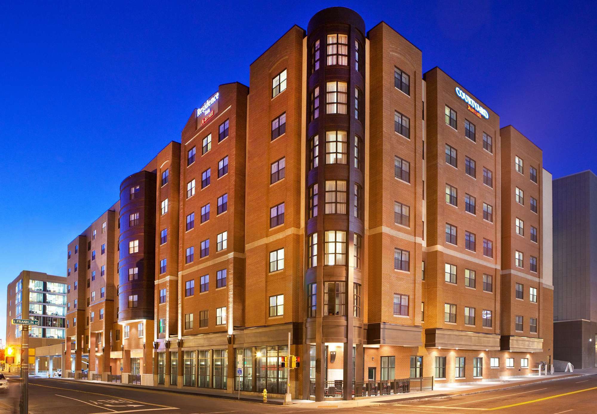 Hotel Courtyard By Marriott Syracuse Downtown At Armory Square Extérieur photo